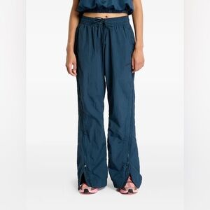 Nike women's zip-detail mid-rise trousers (size L)